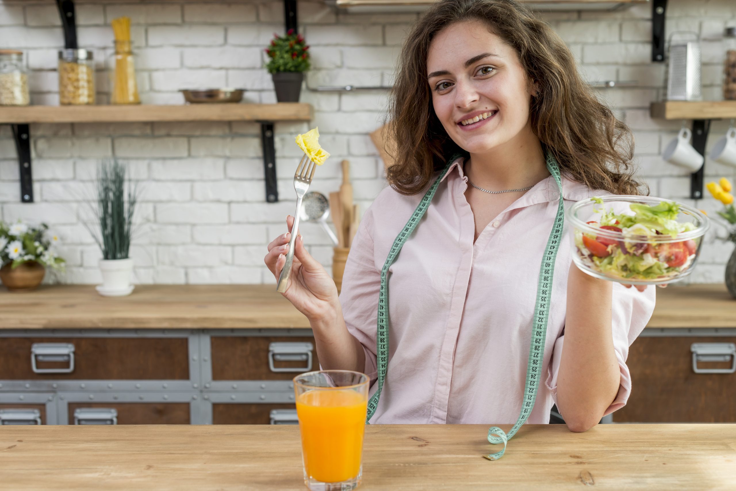 A brunette woman enjoying a fresh salad.