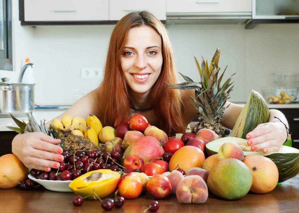 Healthy Diet Tips for Women – Fresh Fruits and Balanced Nutrition.